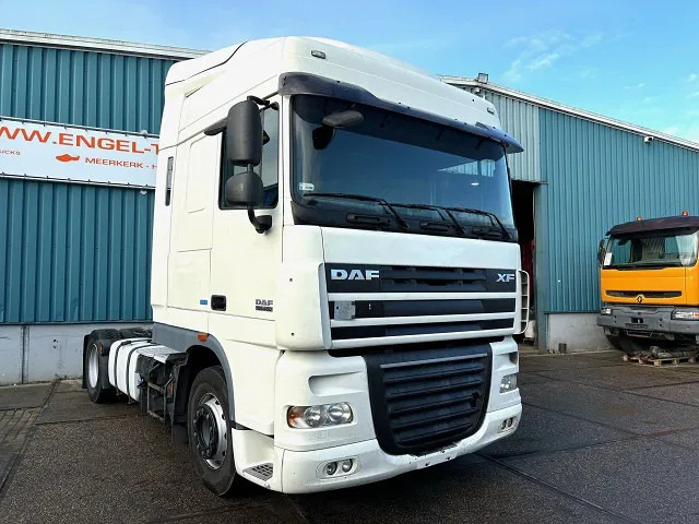 DAF XF 105.460 SPACECAB (ZF MANUAL GEARBOX / MX-BRAKE / 870+430 LITER TANK / EURO 5 EEV / AIRCONDITIONING / FRIDGE) - Tractor unit: picture 2 DAF XF 105.460 SPACECAB (ZF MANUAL GEARBOX / MX-BRAKE / 870+430 LITER TANK / EURO 5 EEV / AIRCONDITIONING / FRIDGE) - Tractor unit: picture 2