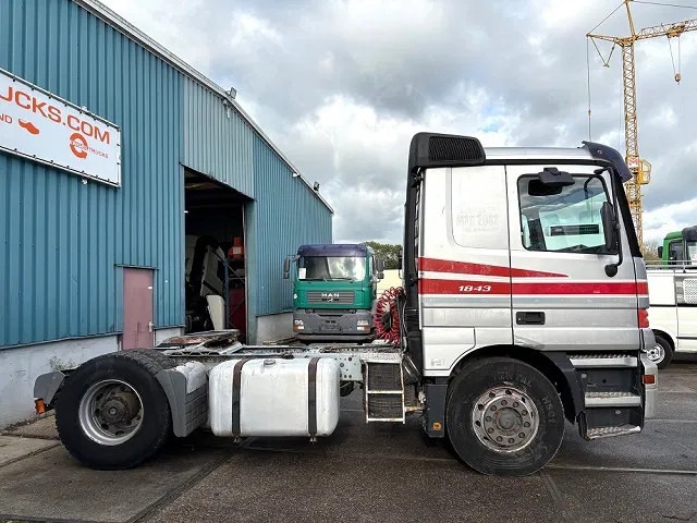Mercedes-Benz Actros 1843 LS SLEEPERCAB (MP1) (ZF16 MANUAL GEARBOX / REDUCTION AXLE / AIRCONDITIONING / ETC.) - Tractor unit: picture 4 Mercedes-Benz Actros 1843 LS SLEEPERCAB (MP1) (ZF16 MANUAL GEARBOX / REDUCTION AXLE / AIRCONDITIONING / ETC.) - Tractor unit: picture 4