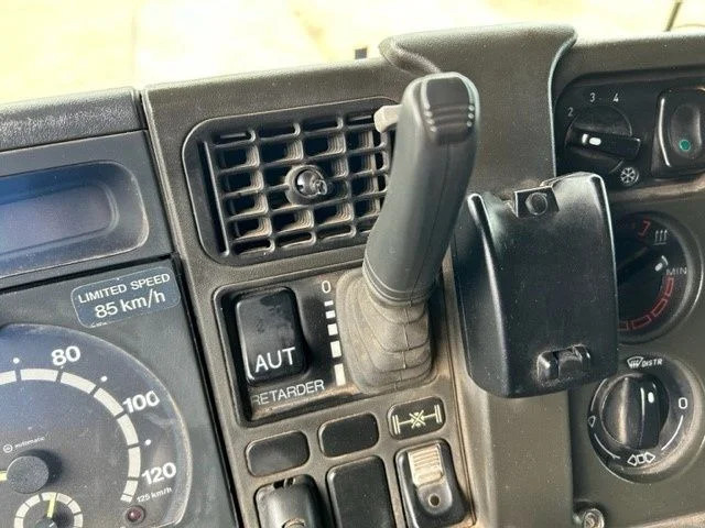 Tractor unit Scania R124-400 L 4x2 SLEEPERCAB ADR/VLG (2 FUEL LINES!!) (EURO 2 / 12 GEARS MANUAL GEARBOX / RETARDER / BLOWER / P.T.O. / AIRCONDITION: picture 7