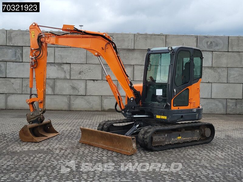 Doosan DX63-3 A/C - 3 Buckets - Mini excavator: picture 3 Doosan DX63-3 A/C - 3 Buckets - Mini excavator: picture 3