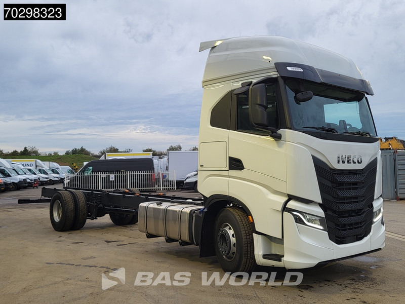 Iveco S-Way 420 4X2 NEW! Chassis, Automatic Standklima 2xTanks Euro 6 - Cab chassis truck: picture 3 Iveco S-Way 420 4X2 NEW! Chassis, Automatic Standklima 2xTanks Euro 6 - Cab chassis truck: picture 3