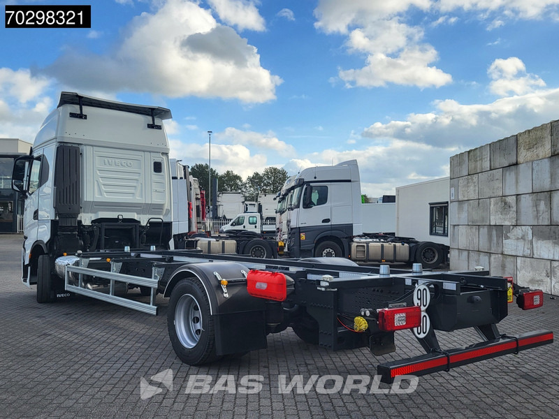 Iveco S-Way 460 4X2 NEW! BDF Navi ACC LED Automatic Euro 6 - Container transporter/ Swap body truck: picture 2 Iveco S-Way 460 4X2 NEW! BDF Navi ACC LED Automatic Euro 6 - Container transporter/ Swap body truck: picture 2