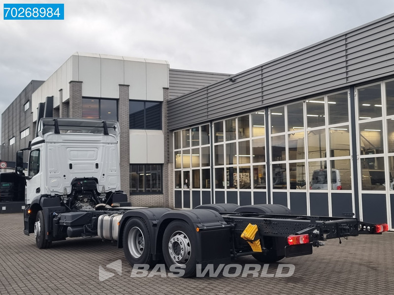 Mercedes-Benz Actros 2532 6X2 NEW Euro 6! ClassicSpace Navi Lenkachse - Cab chassis truck: picture 2 Mercedes-Benz Actros 2532 6X2 NEW Euro 6! ClassicSpace Navi Lenkachse - Cab chassis truck: picture 2