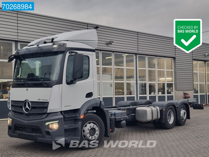 Mercedes-Benz Actros 2532 6X2 NEW Euro 6! ClassicSpace Navi Lenkachse - Cab chassis truck: picture 1 Mercedes-Benz Actros 2532 6X2 NEW Euro 6! ClassicSpace Navi Lenkachse - Cab chassis truck: picture 1
