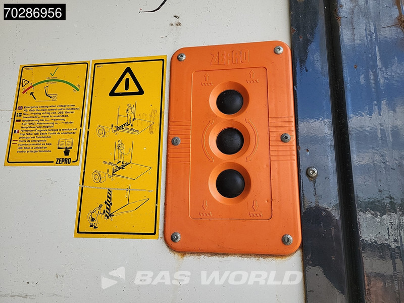Box truck Mercedes-Benz Antos 1827 Antos 4X2 2000kg Ladebordwand box heating Automatic Euro 6: picture 16
