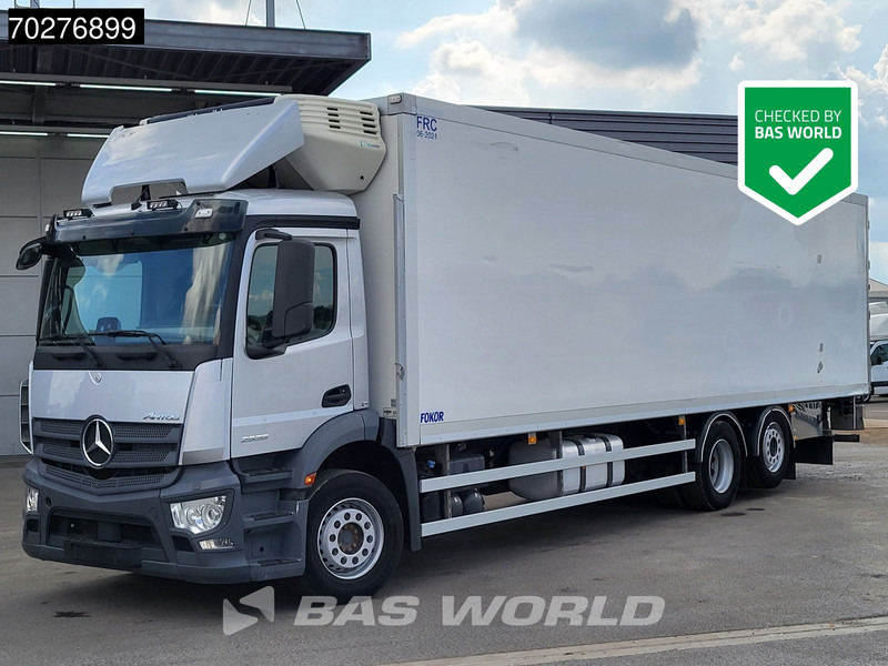 Mercedes-Benz Antos 2535 6X2 Lumikko L7 cooler ladebordwand Lift+Lenkachse Euro 6 - Refrigerator truck: picture 1 Mercedes-Benz Antos 2535 6X2 Lumikko L7 cooler ladebordwand Lift+Lenkachse Euro 6 - Refrigerator truck: picture 1