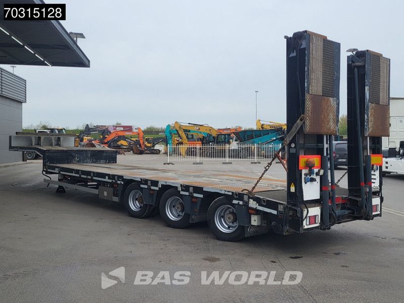 Nooteboom MCOS-48-03 3 axles 3x Steering Axle Lifting bed + Ramps - Low loader semi-trailer: picture 3 Nooteboom MCOS-48-03 3 axles 3x Steering Axle Lifting bed + Ramps - Low loader semi-trailer: picture 3