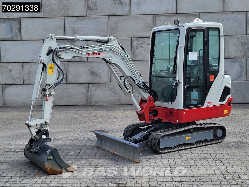 Takeuchi TB225 HAMMER + 3 BUCKETS - Mini excavator: picture 2 Takeuchi TB225 HAMMER + 3 BUCKETS - Mini excavator: picture 2