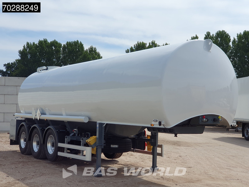 Tanker Solutions CLP-36/1 New! 36.000 L Fuel Tank Liftachse - Tank semi-trailer: picture 3 Tanker Solutions CLP-36/1 New! 36.000 L Fuel Tank Liftachse - Tank semi-trailer: picture 3