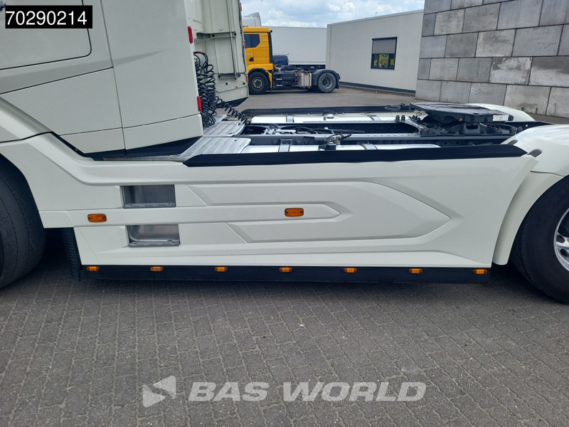 Tractor unit DAF XG+ 530 4X2 Retarder 2x Tanks Standklima Leather Alcoa's: picture 14