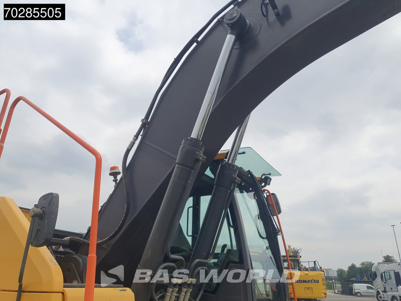 Crawler excavator Volvo EC220 E L Select: picture 9