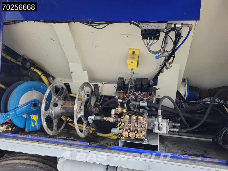 Concrete mixer truck Volvo FH 460 10X4 NL-Truck Sand Mortar truck Big-Axle Lenkachse Xenon EEV: picture 17 Concrete mixer truck Volvo FH 460 10X4 NL-Truck Sand Mortar truck Big-Axle Lenkachse Xenon EEV: picture 17