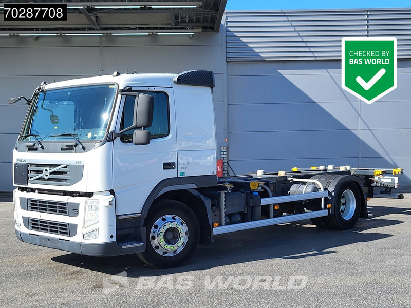 Container transporter/ Swap body truck Volvo FM 330 4X2 4,60m Wheelbase BDF Automatic Euro 5: picture 1