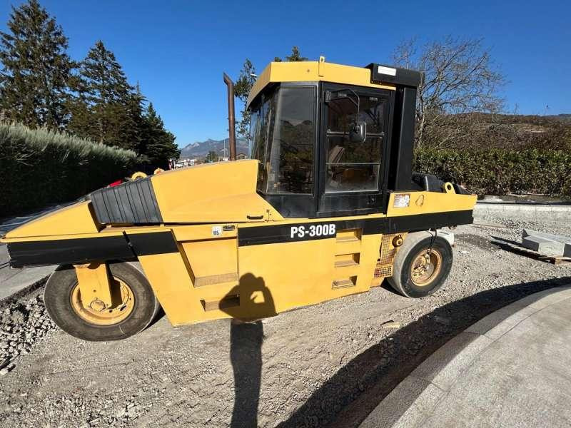 Caterpillar PS300B - Pneumatic roller: picture 3 Caterpillar PS300B - Pneumatic roller: picture 3