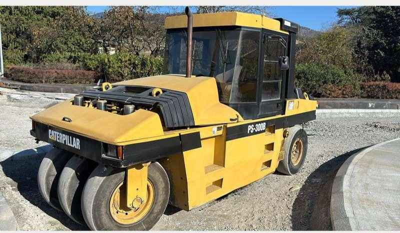 Caterpillar PS300B - Pneumatic roller: picture 2 Caterpillar PS300B - Pneumatic roller: picture 2