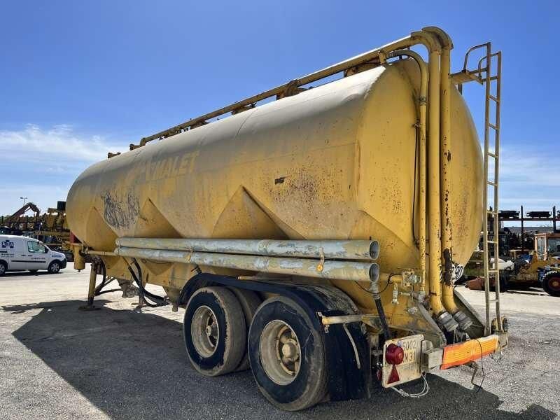 Fruehauf 2 ESSIEUX - Tank semi-trailer: picture 5 Fruehauf 2 ESSIEUX - Tank semi-trailer: picture 5