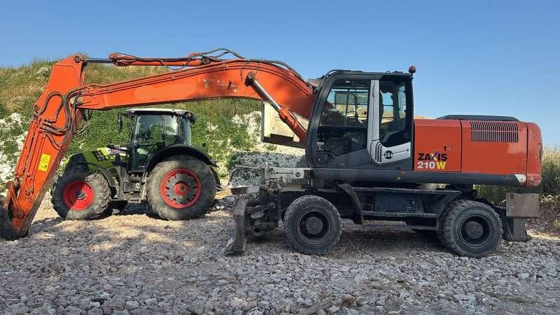 Hitachi Pelle Sur Pneus Hitachi ZX 210 W-3 - Wheel excavator: picture 1 Hitachi Pelle Sur Pneus Hitachi ZX 210 W-3 - Wheel excavator: picture 1