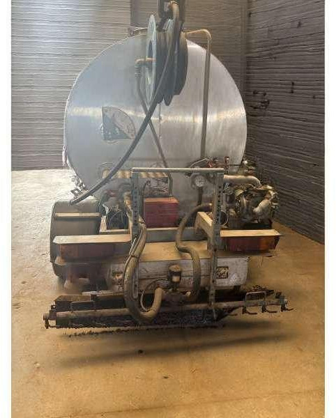 Mercedes 410 A EMULSION + TREMI GRAVILLON - Asphalt distributor: picture 3 Mercedes 410 A EMULSION + TREMI GRAVILLON - Asphalt distributor: picture 3