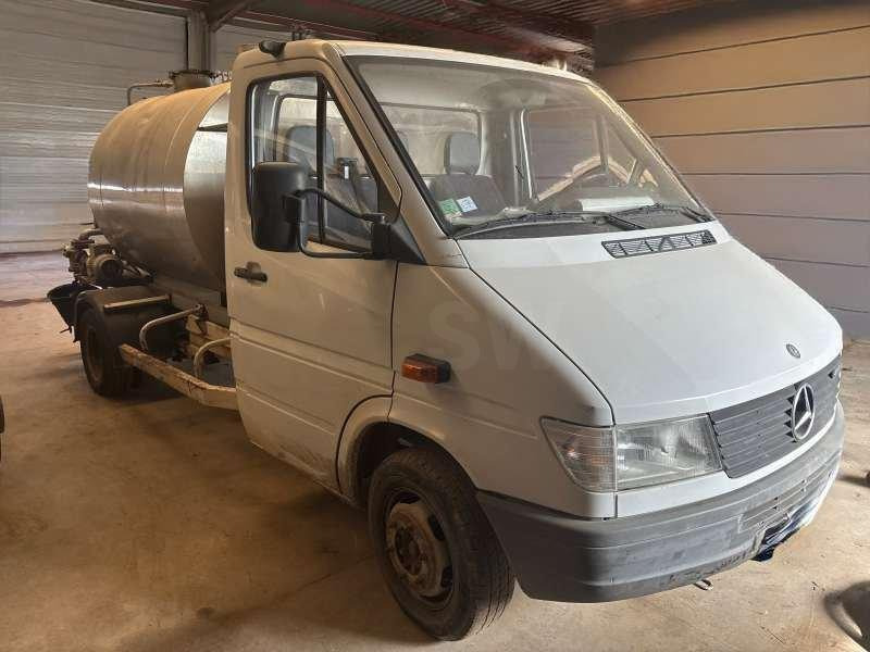 Mercedes 410 A EMULSION + TREMI GRAVILLON - Asphalt distributor: picture 1 Mercedes 410 A EMULSION + TREMI GRAVILLON - Asphalt distributor: picture 1