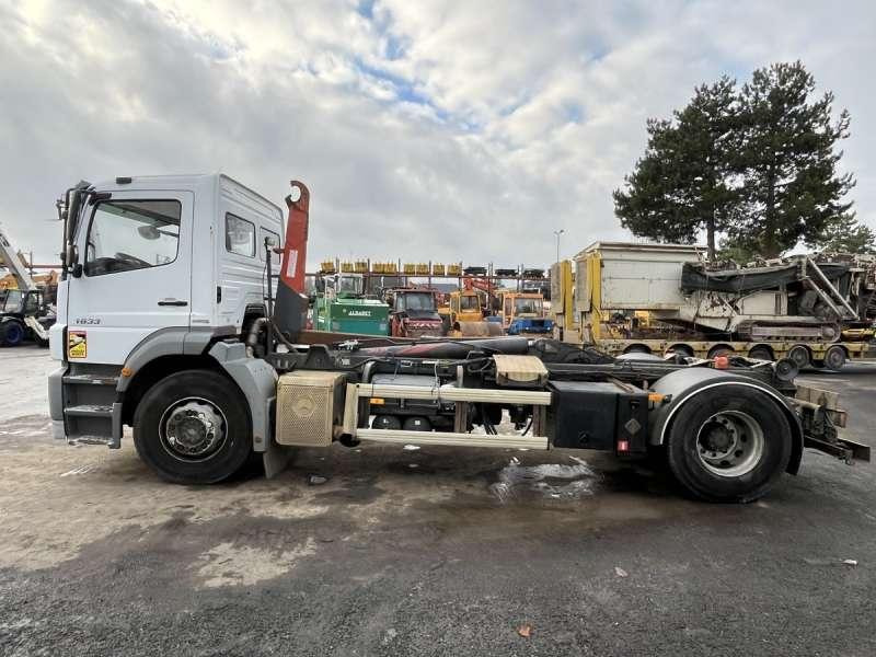 Mercedes AXOR 1833 - Hook lift truck: picture 4 Mercedes AXOR 1833 - Hook lift truck: picture 4