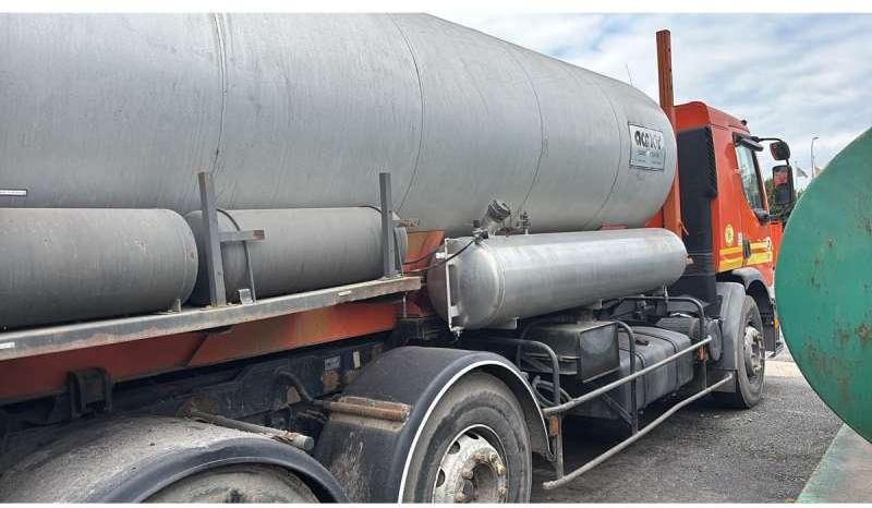 Renault Camion Ampliroll PREMIUM 370-26 AVEC BOUILLE ACMAR - Asphalt distributor: picture 5 Renault Camion Ampliroll PREMIUM 370-26 AVEC BOUILLE ACMAR - Asphalt distributor: picture 5