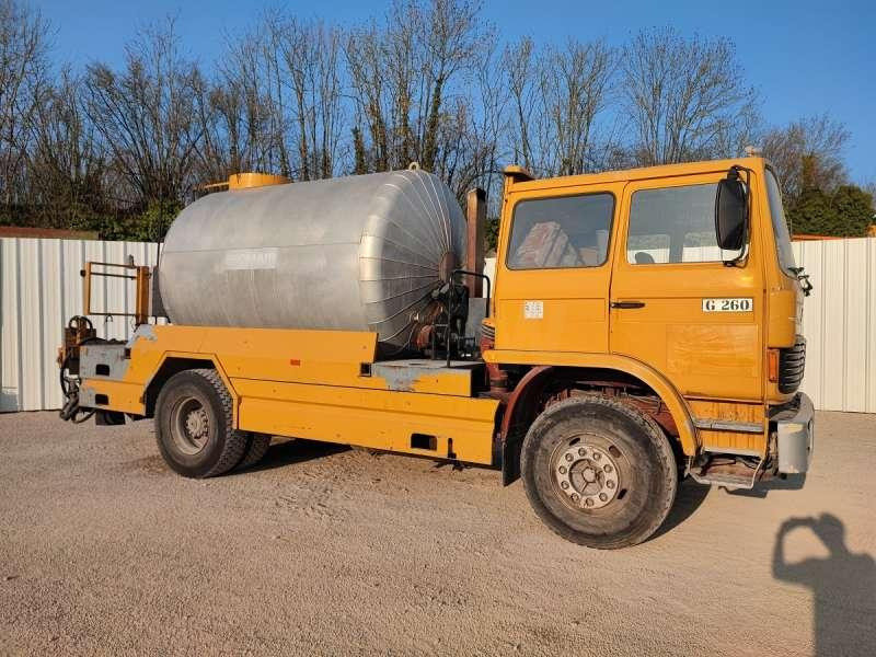 Renault G260 - Asphalt distributor: picture 1 Renault G260 - Asphalt distributor: picture 1