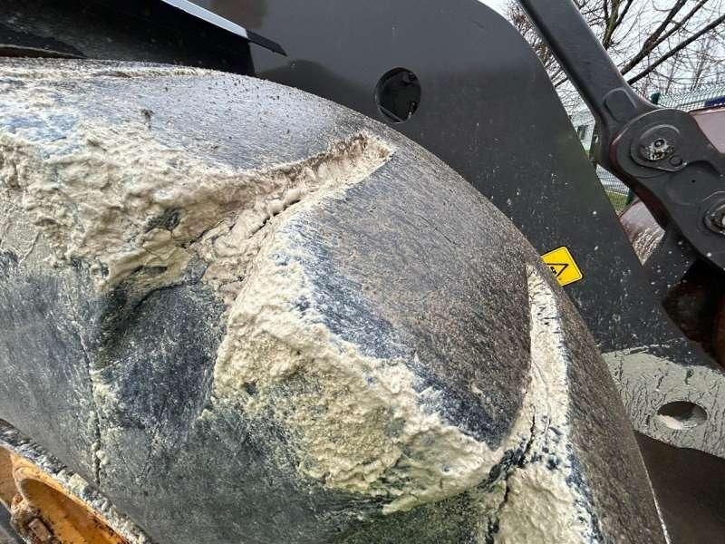 Wheel loader Volvo L220H: picture 20