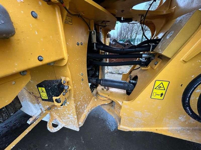 Wheel loader Volvo L220H: picture 17