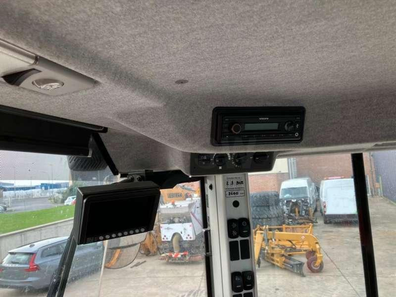Wheel loader Volvo L90H: picture 18