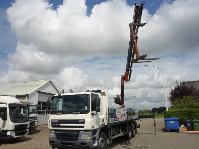 DAF CF 360 6X4 MANUAL GEAR STEELSPRINGS 18,5 TON PALFINKER - Dropside/ Flatbed truck, Crane truck: picture 3 DAF CF 360 6X4 MANUAL GEAR STEELSPRINGS 18,5 TON PALFINKER - Dropside/ Flatbed truck, Crane truck: picture 3