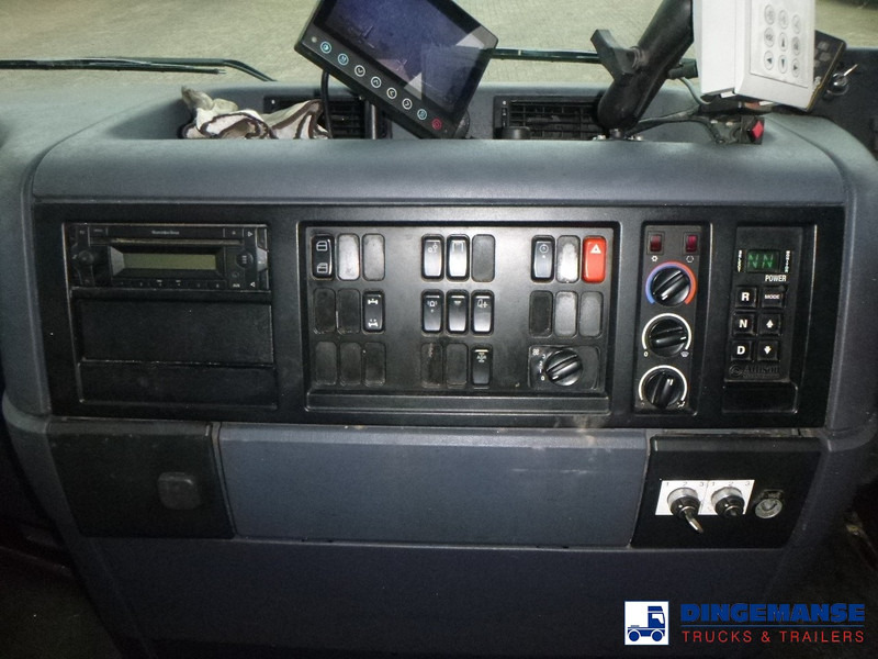 Garbage truck Mercedes-Benz Econic 3233 8X4 RHD Euro 5 refuse truck: picture 15