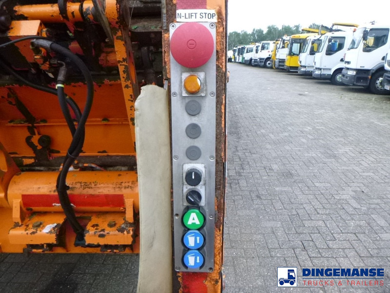 Garbage truck Mercedes-Benz Econic 3233 8X4 RHD Euro 5 refuse truck: picture 9