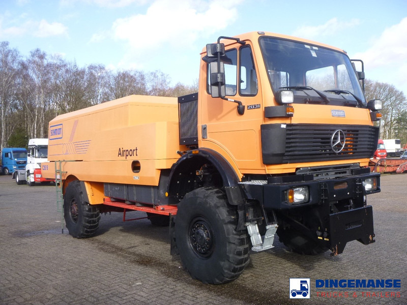 Mercedes-Benz SK 2031 4x4x4 Schmidt CJS9 airport sweeper snow plough - Snow removal vehicle: picture 5 Mercedes-Benz SK 2031 4x4x4 Schmidt CJS9 airport sweeper snow plough - Snow removal vehicle: picture 5