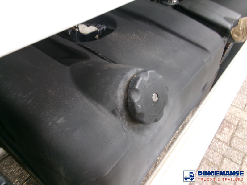 Renault Midlum 280 Dxi 4x2 fuel tank 11.3 m3 / 3 comp - Tank truck: picture 5 Renault Midlum 280 Dxi 4x2 fuel tank 11.3 m3 / 3 comp - Tank truck: picture 5
