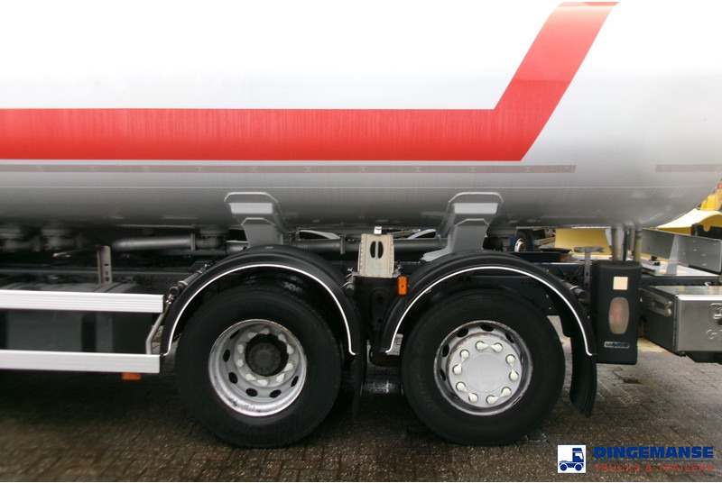 Renault Premium 370 dxi 6x2 fuel tank 18.5 m3 / 5 comp / ADR 31/08/24 - Tank truck: picture 5 Renault Premium 370 dxi 6x2 fuel tank 18.5 m3 / 5 comp / ADR 31/08/24 - Tank truck: picture 5