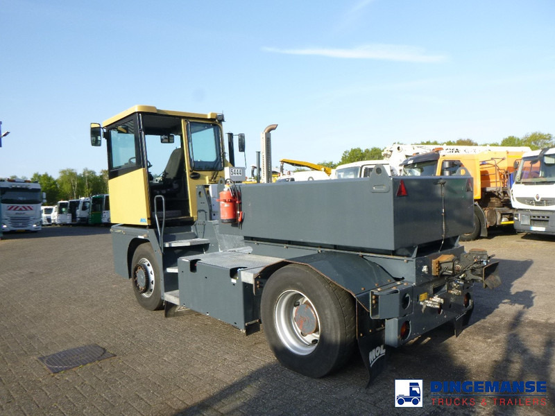 MOL RM 255 4X4 terminal drawbar tractor 150 ton - Tractor unit: picture 3 MOL RM 255 4X4 terminal drawbar tractor 150 ton - Tractor unit: picture 3