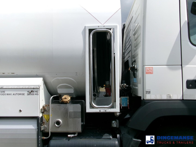 Volvo FM 380 6X2 fuel tank 20.6 m3 / 4 comp - Tank truck: picture 5 Volvo FM 380 6X2 fuel tank 20.6 m3 / 4 comp - Tank truck: picture 5