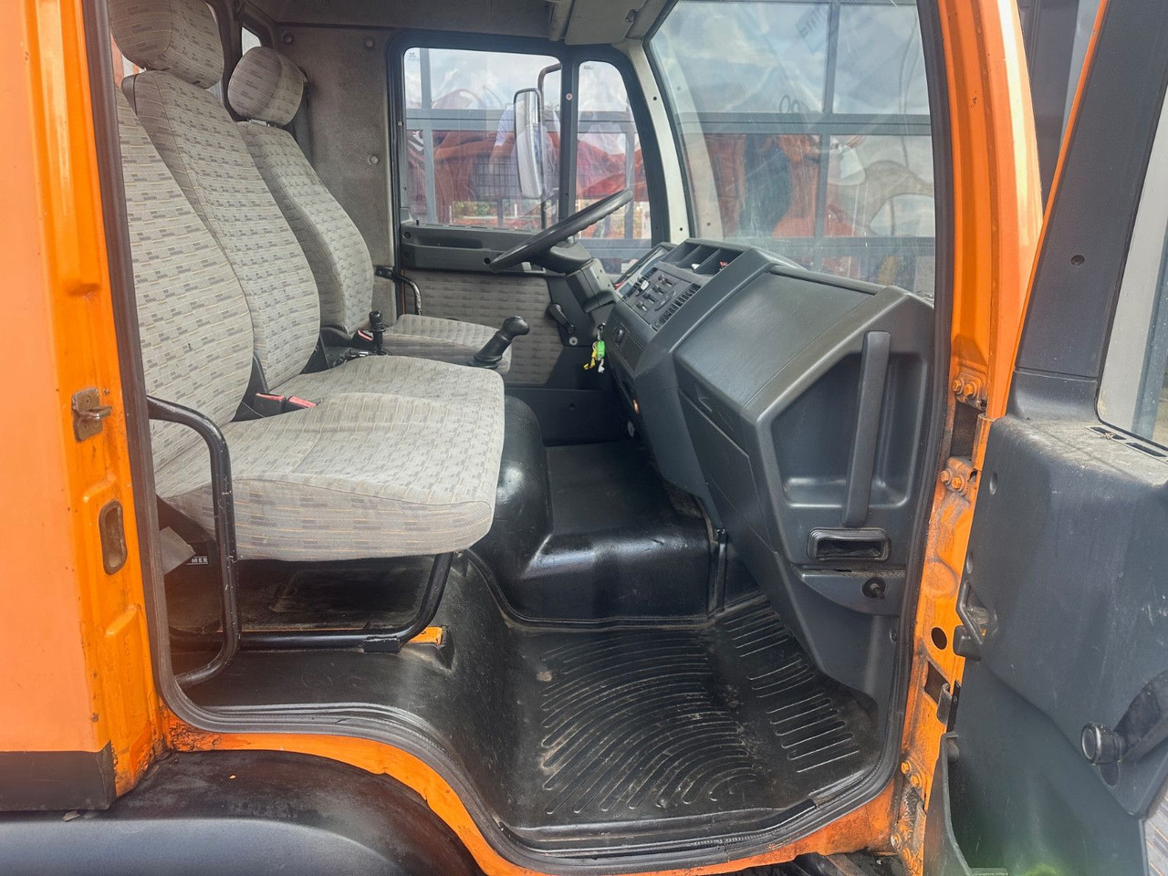 MAN 8.163 Pritsche - Dropside/ Flatbed truck: picture 5 MAN 8.163 Pritsche - Dropside/ Flatbed truck: picture 5