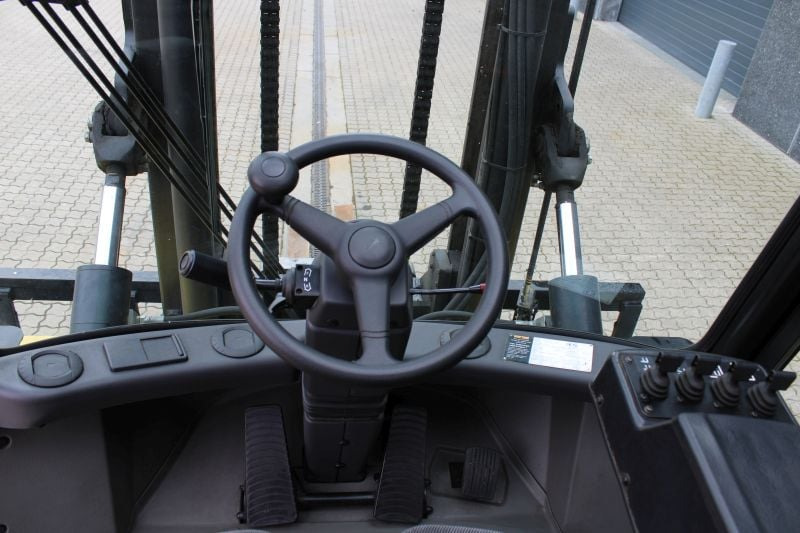 Hyster H9.00XM-6 - Diesel forklift: picture 2 Hyster H9.00XM-6 - Diesel forklift: picture 2