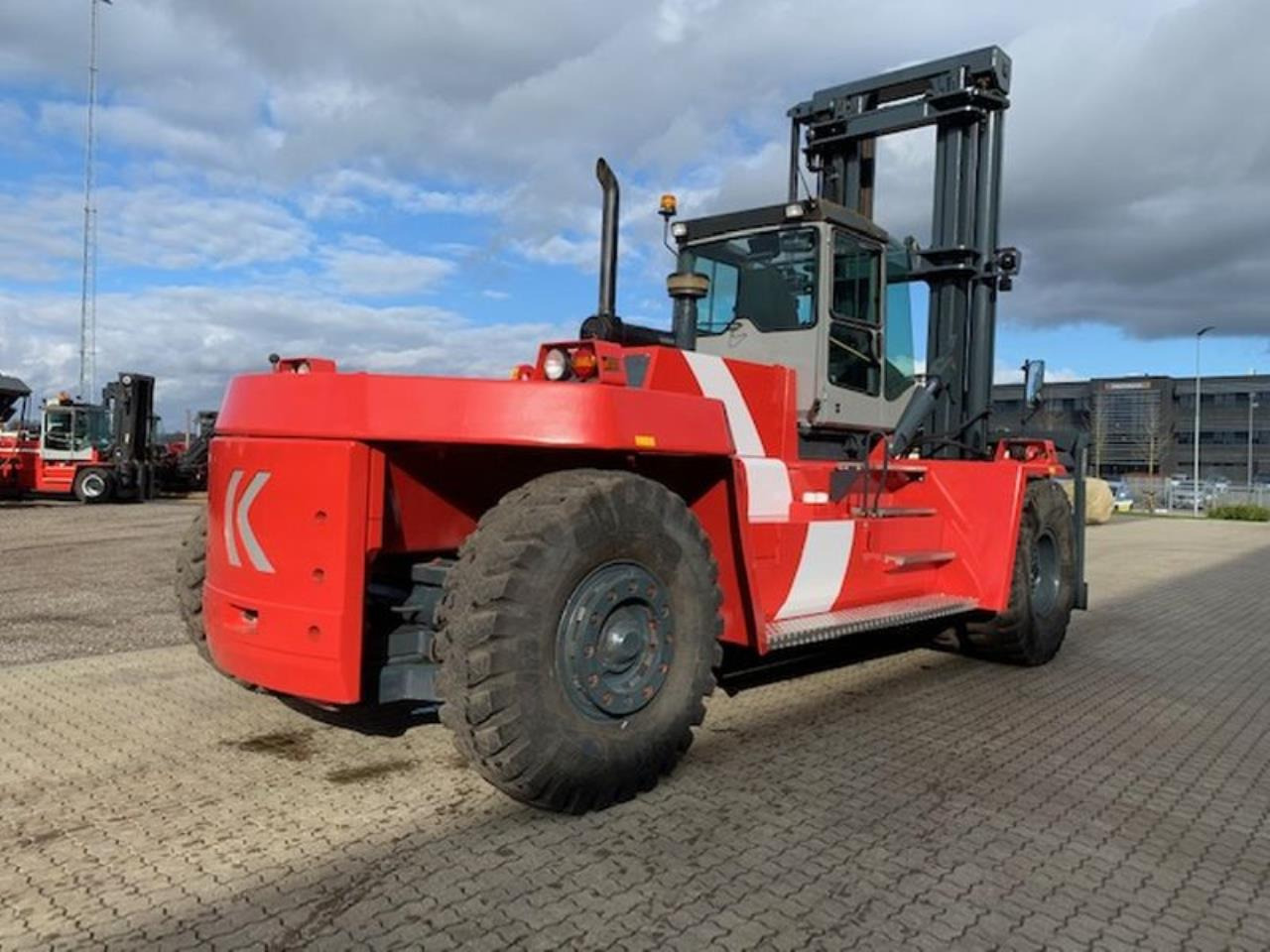 Kalmar DCD320-12LB - Diesel forklift: picture 3 Kalmar DCD320-12LB - Diesel forklift: picture 3