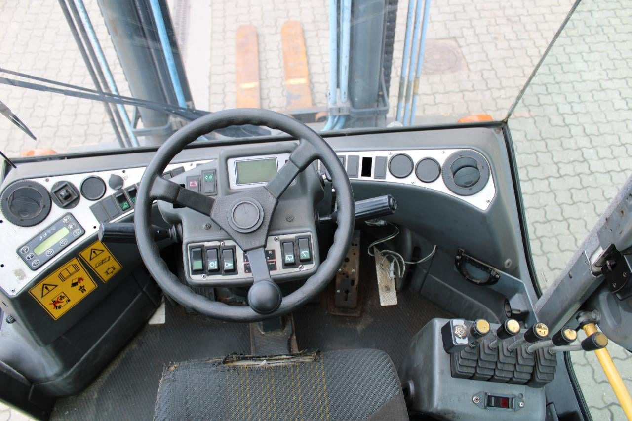 Kalmar DCE90-6L - Diesel forklift: picture 4 Kalmar DCE90-6L - Diesel forklift: picture 4