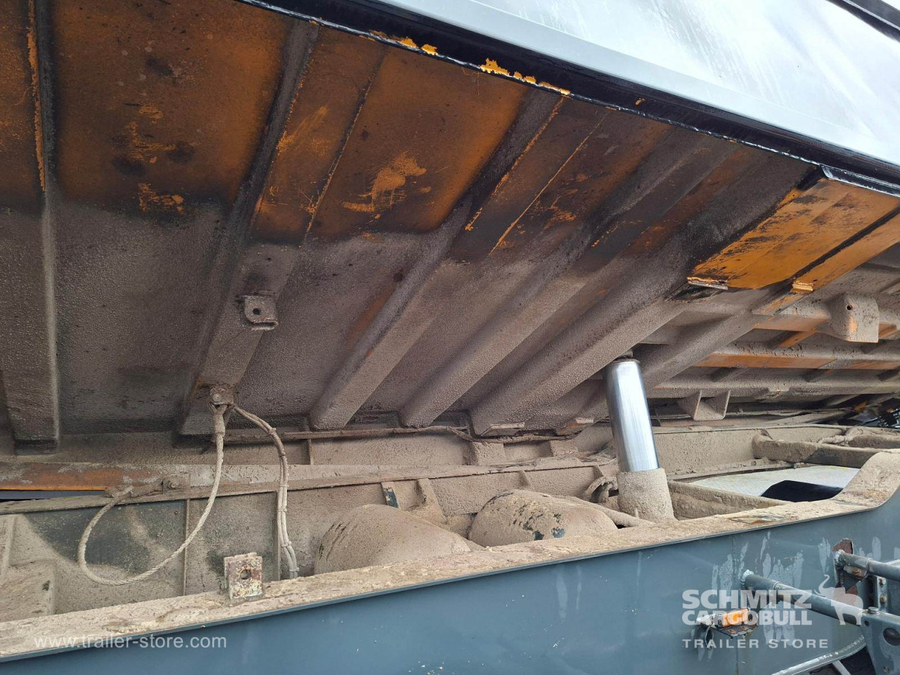 KEMPF Auflieger Kipper Stahlrundmulde 36m³ - Tipper semi-trailer: picture 4 KEMPF Auflieger Kipper Stahlrundmulde 36m³ - Tipper semi-trailer: picture 4