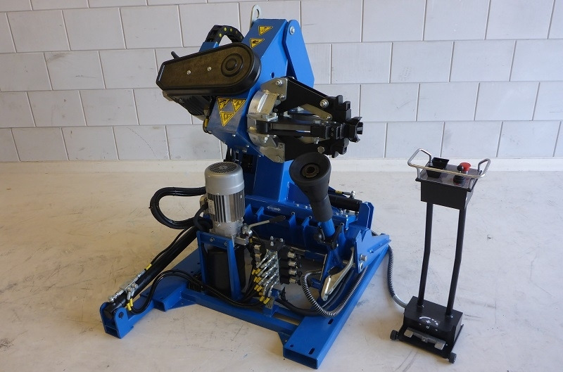 T650M2 13-26 Inch mobile truck tyre changer for use on the side or rear of a vehicle - Workshop equipment: picture 4 T650M2 13-26 Inch mobile truck tyre changer for use on the side or rear of a vehicle - Workshop equipment: picture 4