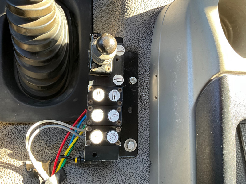 Hook lift truck, Crane truck DAF FAD 85 CF 460 8x4 Hiab 16 Tonmeter laadkraan: picture 17 Hook lift truck, Crane truck DAF FAD 85 CF 460 8x4 Hiab 16 Tonmeter laadkraan: picture 17