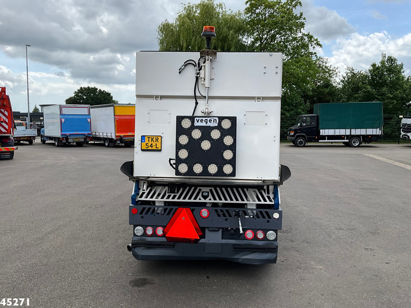 Dulevo 3000T Revolution Euro 6 with 3-rd brush - Road sweeper: picture 4 Dulevo 3000T Revolution Euro 6 with 3-rd brush - Road sweeper: picture 4