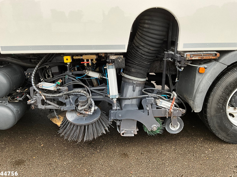 Road sweeper MAN TGS 26.440 Euro 6 Beam S14000 Wegdekreiniger: picture 13