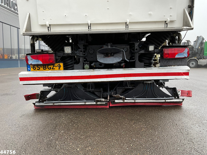 Road sweeper MAN TGS 26.440 Euro 6 Beam S14000 Wegdekreiniger: picture 8