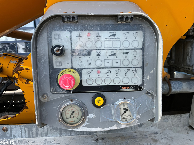 Concrete mixer truck MAN TGS 35.440 Euro 6 10x4 CIFA 12m³ Mixer + CIFA pump Just 200.228 km!: picture 17