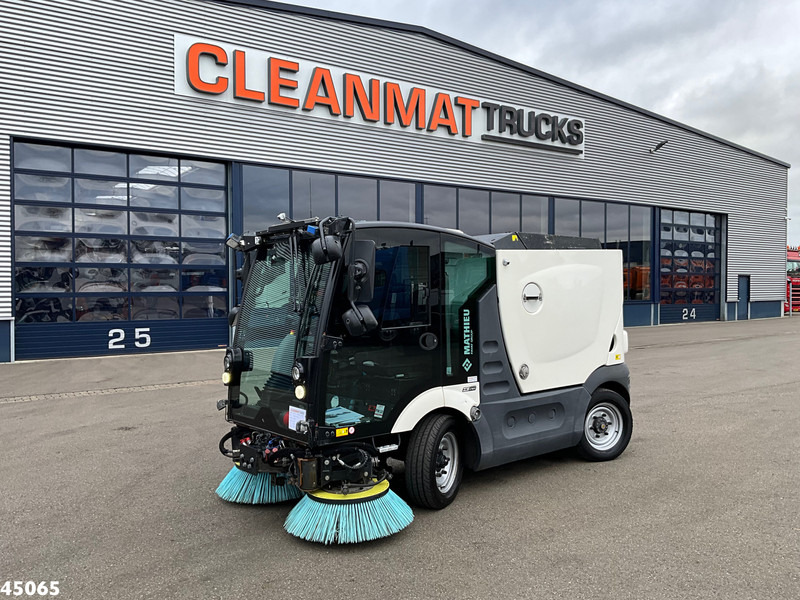 Mathieu MC 210 Azura Flex Euro 6 Just 8.800 km! - Road sweeper: picture 3 Mathieu MC 210 Azura Flex Euro 6 Just 8.800 km! - Road sweeper: picture 3