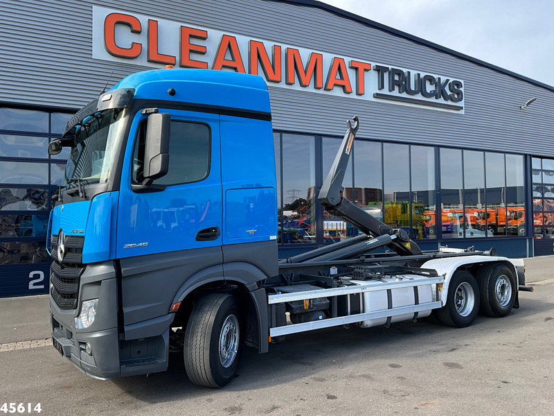 Mercedes-Benz Actros 2545 Euro 6 AJK 25 Tonmeter haakarmsysteem - Hook lift truck: picture 1 Mercedes-Benz Actros 2545 Euro 6 AJK 25 Tonmeter haakarmsysteem - Hook lift truck: picture 1
